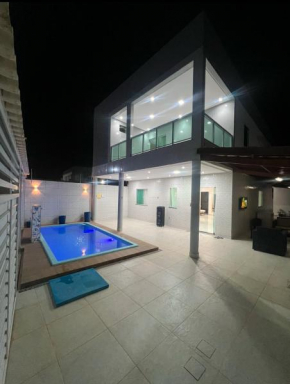 Casa com piscina de alto padrão